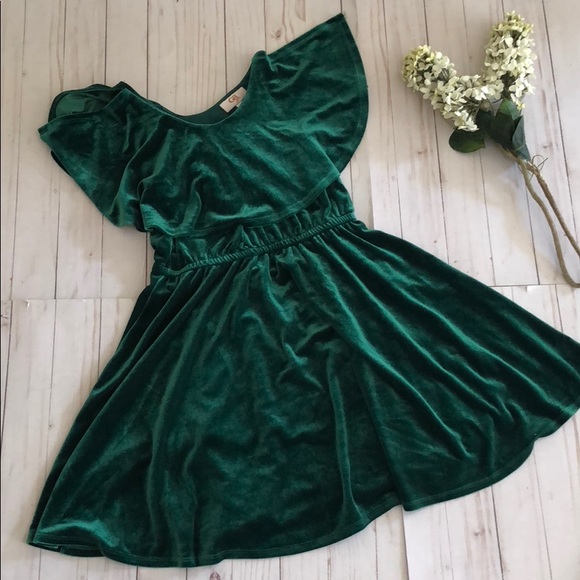green holiday dress girl